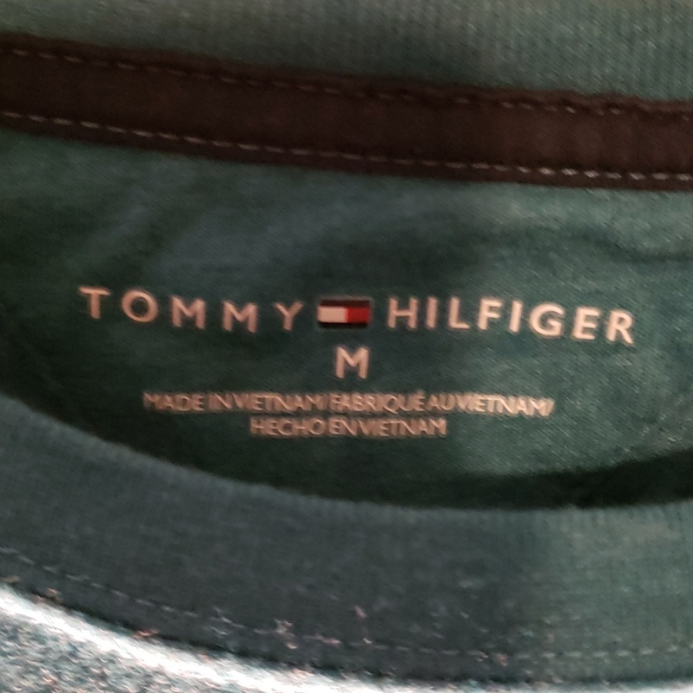 Tommy Hilfiger tshirt - Picture 2 of 4